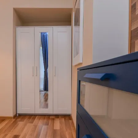 Charming Two Bedroom On Murphy Street