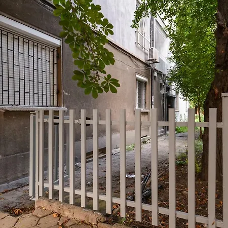 Charming Two Bedroom On Murphy Street *