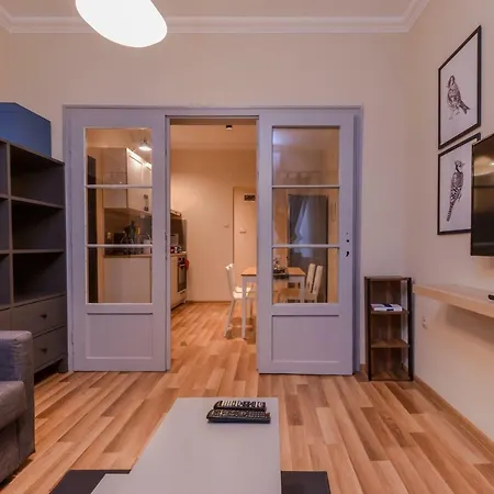 Charming Two Bedroom On Murphy Street Apartment