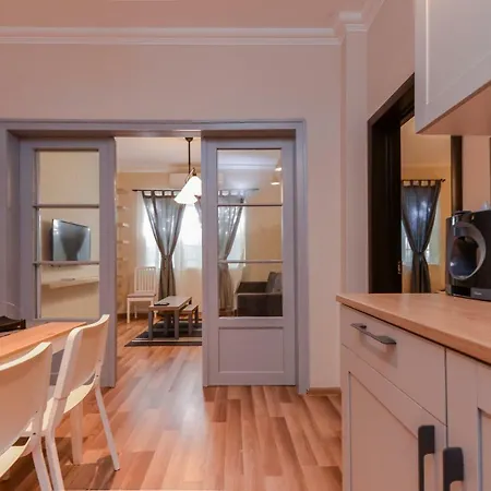 Apartment Charming Two Bedroom On Murphy Street