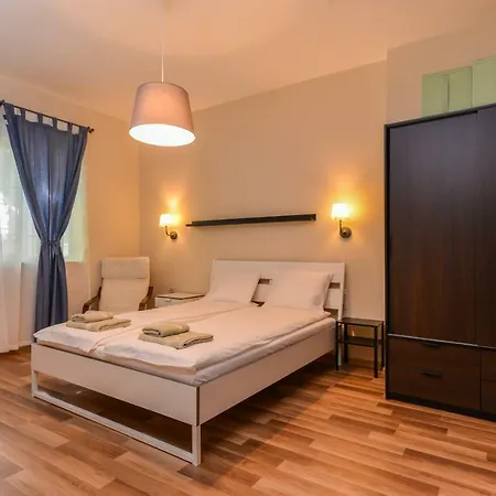 Apartment Charming Two Bedroom On Murphy Street *
