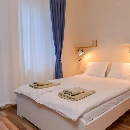 Charming Two Bedroom On Murphy Street