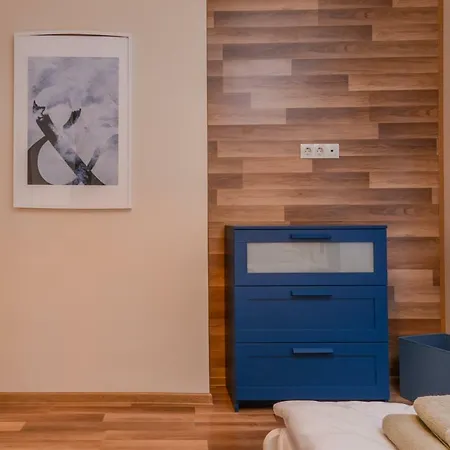 Charming Two Bedroom On Murphy Street Apartment *